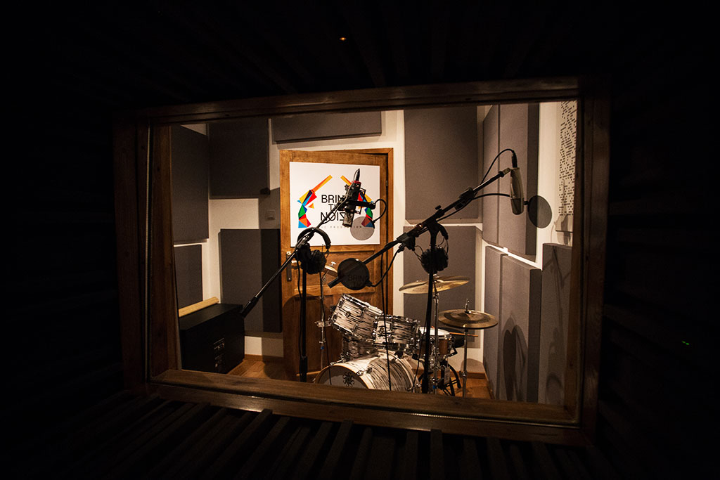 Bring The Noize - studio nagrań